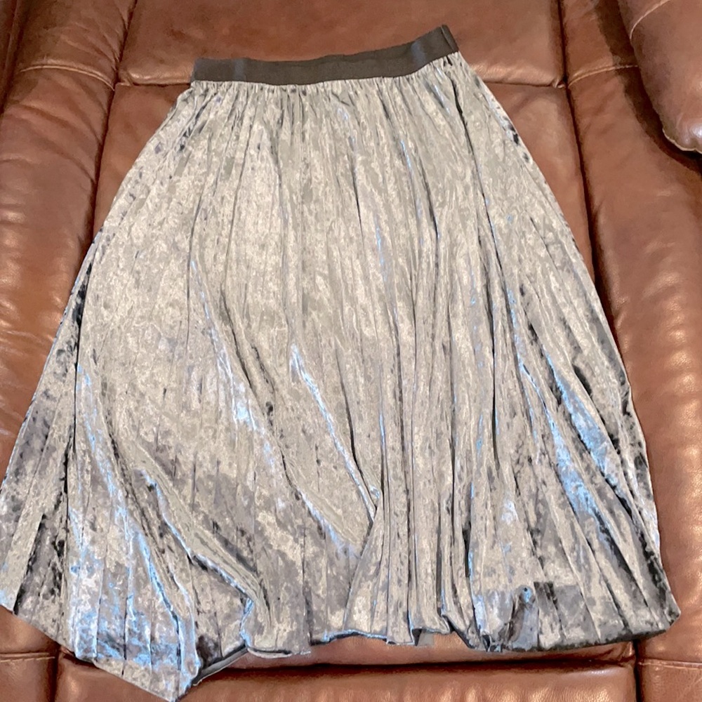 Velvet feel asymmetrical skirt